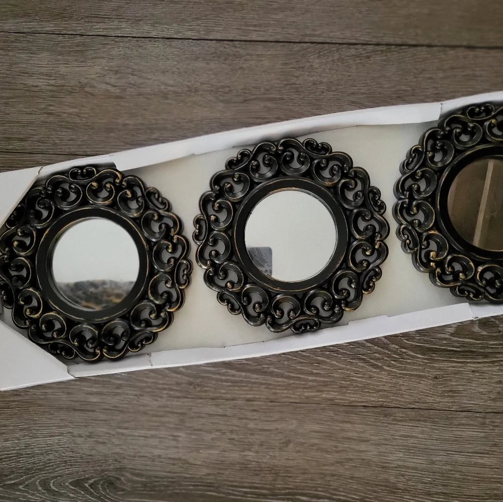 NIB 3 small mirrors